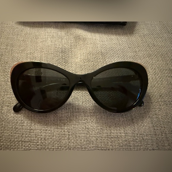 CHANEL Black & Gold Sunglasses- like new! AUTHENTIC - Picture 1 of 10